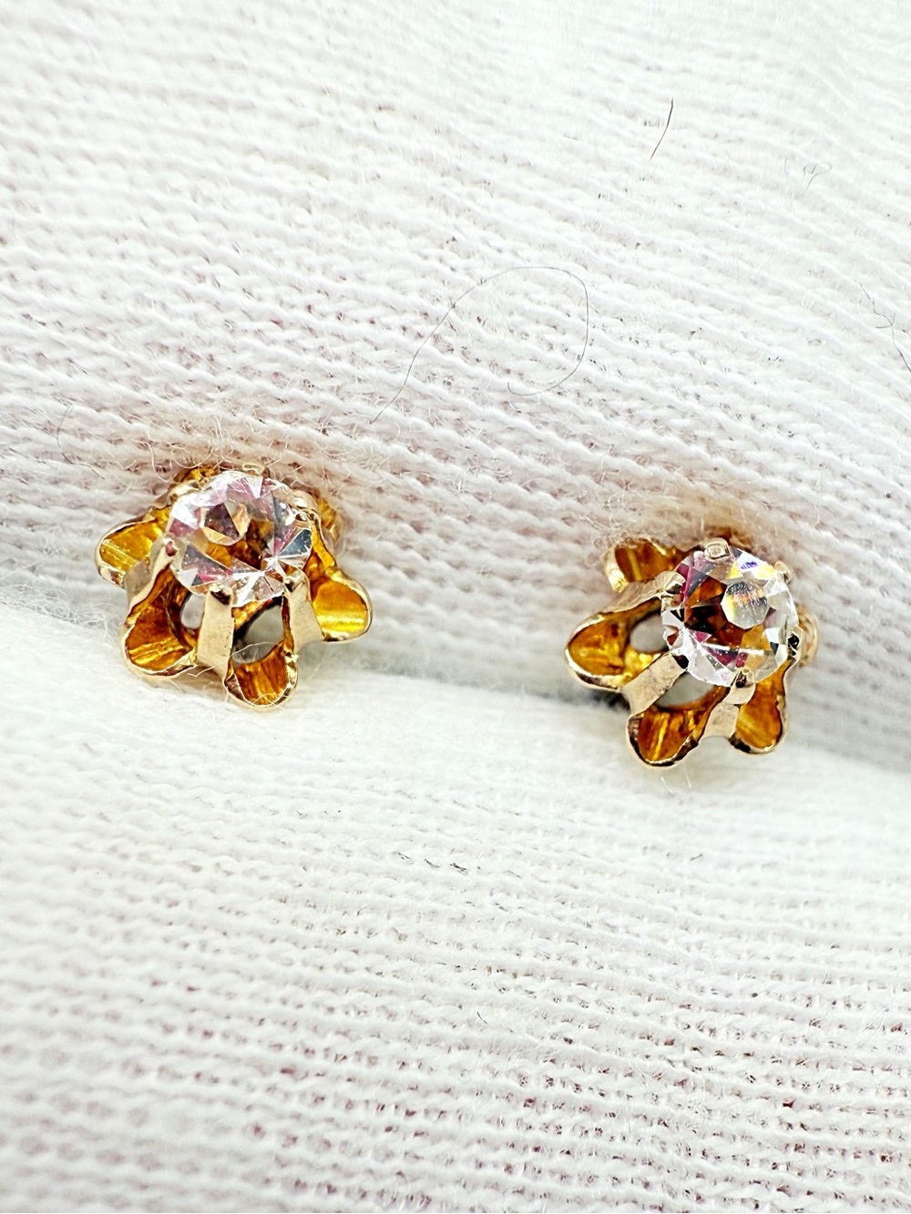✨ Gorgeous 14K Yellow Gold Vintage-Style Stud Earrings ✨